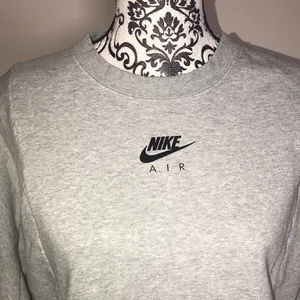Nike Air Gray Long Sleeve Cropped Sweatshirt Size Medium thumbnail 3