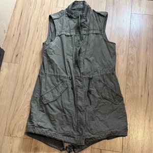 Levi's Olive Green Sleeveless Utility Vest • Preowned thumbnail 10