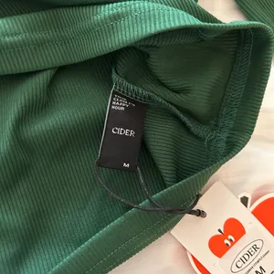 NWT Cider Green Knit Square Neck Long‎ Sleeved Cropped Top Size Medium thumbnail 5
