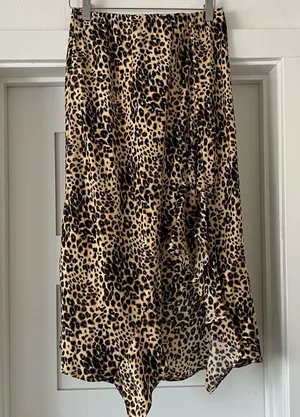 Leopard print midi skirt with ruffle slit thumbnail 1