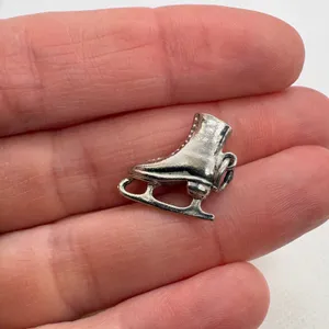 Vintage Silver Tone Ice Skate Charm Red Sole Winter Sports Pendant 3.11g‎ 240 thumbnail 4