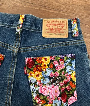 Levi's Vintage Floral Shorts thumbnail 3