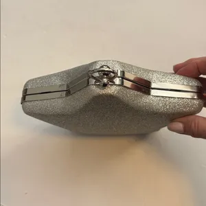 Source Unknown SILVER SPARKLE STAR PURSE WITH SILVER CHAIN CROSSBODY CHAIN EXCELLENT CONDITION thumbnail 3