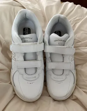 New Balance White 577 Sneakers Size 8 Womens 6.5 men’s thumbnail 1