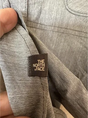THE NORTH FACE Women’s Med Gray Long Sleeve Stevie Woven Button Up Shirt thumbnail 3