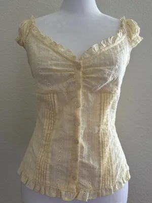BRANDY MELVILLE Elena Top Floral Eyelet in Butter Yellow Sz. Small thumbnail 4