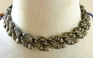 Lisner Vintage Feather Leaf Collar Necklace Statement thumbnail 1
