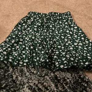 Princess Polly‎ green floral skirt 0 thumbnail 3