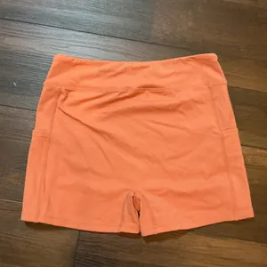 Halara Activewear Biker Shorts Coral Orange High Waisted Pockets Size M Workout thumbnail 4
