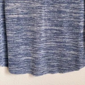 5/$25 Abercrombie & Fitch Heathered Short Sleeve V-neck Tee‎ T-shirt in Blue thumbnail 3