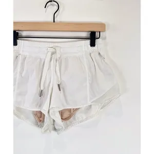 Lululemon Womens Shorts White Hotty Hot Athletic Lined Low Rise Stretch Size 6 thumbnail 7