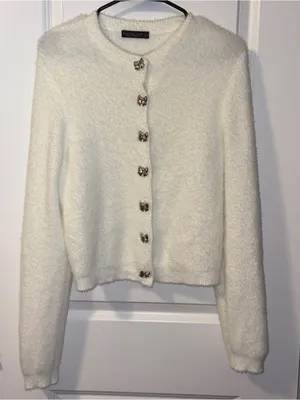 Women’s Cream Bow Button thumbnail 1
