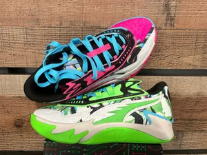 Pumas mismatched sneakers Multiple Size 6.5 thumbnail 2
