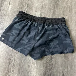 Vuori Women's Black Gray Camo Athletic Shorts thumbnail 2