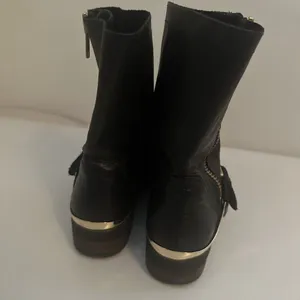 Aldo Boots Womens 7.5 Black Leather Ankle Zip Up Moto Gold Hardware Buckle Biker thumbnail 3