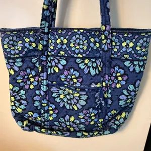 Vera Bradley Tote Indigo Pop‎ Toggle Closure Blue Flower Book Shoulder Beach Bag thumbnail 4