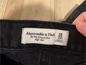 Abercrombie & Fitch High Rise 90’s Relaxed Cropped‎ Jeans raw hem black 36/22R thumbnail 4
