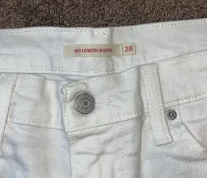 Levi’s White Jean Shorts thumbnail 3
