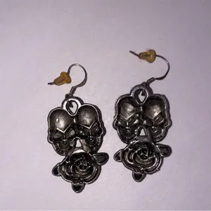 Vintage Silver Double Skull and Rose Dangle Earrings Goth Grunge Punk Witchy thumbnail 3