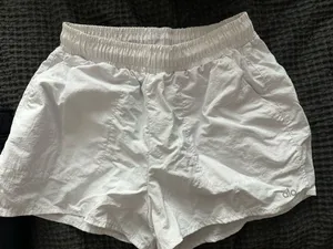 Alo yoga shorts thumbnail 2