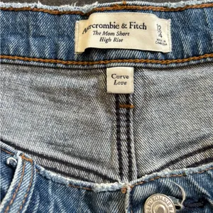 Abercrombie & Fitch High Rise Denim Mom Short 32/14 Curve Love Distressed Blue thumbnail 5