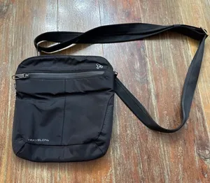 Travelon Anti Theft Medium Crossbody Bag Black thumbnail 1
