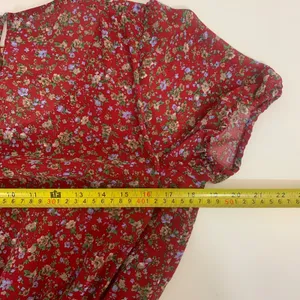 Urban Outfitters‎ Women's M Red Floral Smocked Mini Dress Short Sleeve Ruffle thumbnail 4