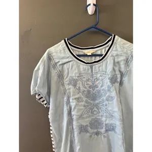 Verge Girl Whitman Top Light Blue Embroidered Striped Mixed‎ Media Tencel Size M thumbnail 2