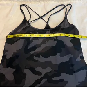 Old Navy Active Powersoft Athletic Tank Top Women’s Size XL Gray Black Camo thumbnail 11