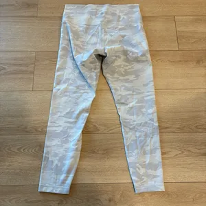 Lululemon Wunder Under High Rise Tight 25” Luxtreme Incognito Camo Size 12 thumbnail 6