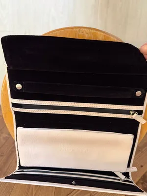 Pandora Jewelry Organizer Travel Case Cream Faux Leather Black Interior (9235) thumbnail 10