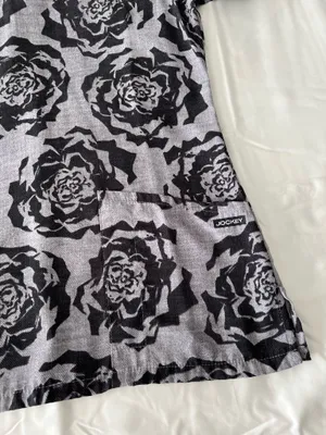 Grey And Black Rose Print Scrub Top Gray Size XS thumbnail 3