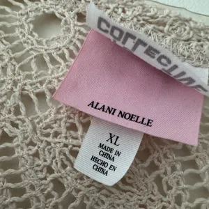 Future‎ Collective Alani Noelle Short Sleeve Tie Front Crochet Lace Stunning thumbnail 6