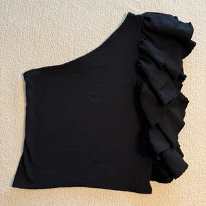 Anthropologie Ruffled One-Shoulder Top thumbnail 4