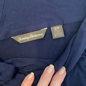 Tommy Bahama szS on or off shoulder twist front dark blue knit top EUC thumbnail 4