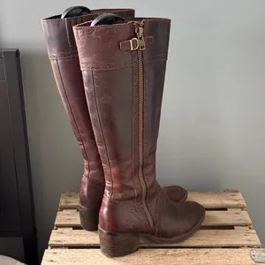 Born Poly Tall Heeled Distressed‎ Riding Boots 7.5 thumbnail 8