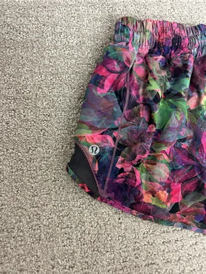 Lululemon Floral Hotty Hot Lowrise Lined 2.5” Shorts Size 2 thumbnail 5