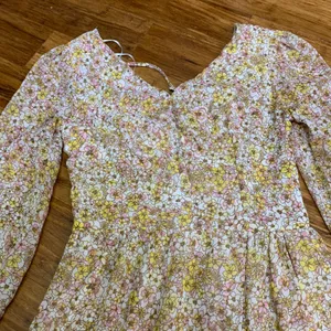 Sincerely Jules Floral Maxi Dress Size‎ Small Long Sleeve Tiered Smocked Back thumbnail 2