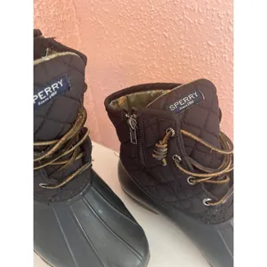 Sperry Women's 8.5 Saltwater Duck Boot Black thumbnail 5
