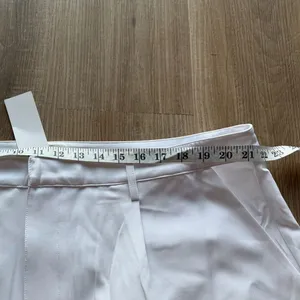 Edikted White High-Waist‎ Tailored Shorts thumbnail 3