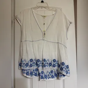 Max Studio London Embroidered Peplum Blouse NWT Medium Blue Floral Boho thumbnail 4