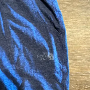 The North Face Blue Crop Sweatpants Size L thumbnail 3