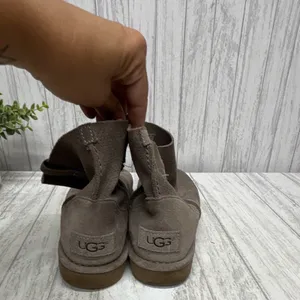 Womens Size 38 US7 UGG Classic Brown Suede Perforated Ankle Booties thumbnail 4