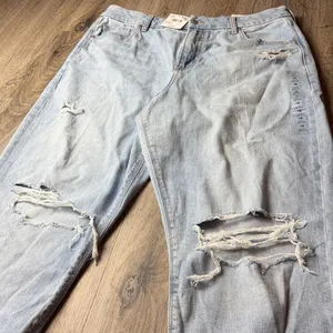 American Eagle Curvy Mom Jeans | Super High Rise | Light Wash Size 18 thumbnail 3