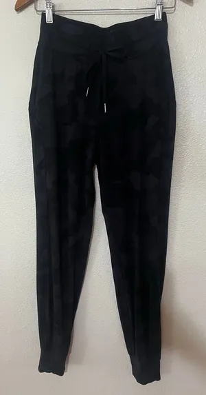 Lululemon Ready to Rulu High-Rise Jogger WOMENS 4 in Heritage 365 Camo Deep Coal thumbnail 1