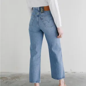 Levi’s Ribcage Straight Ankle in Haters Gonna Hate Wash thumbnail 4