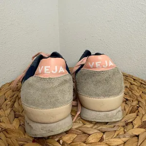 Veja Anthropologie Retro sneaker Navy and Pink suede canvas Sneakers Sz 38 women thumbnail 4