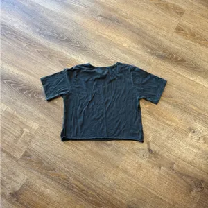Women's Black Graphic Crop Top Size XS thumbnail 3