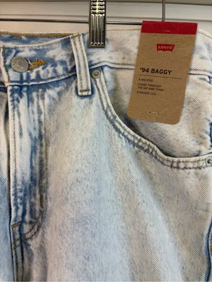 NWT Levi's 94 Baggy Straight Jeans in Light Wash Blue Sz 29 thumbnail 4