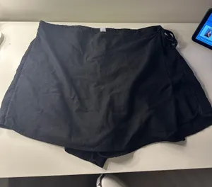 Old Navy Black Wrap Linen Blend Front Skort XL thumbnail 2